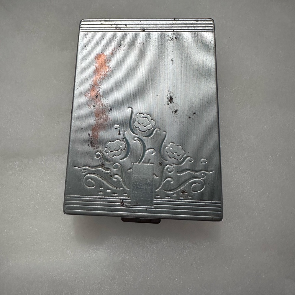 Vintage Silver Metal Compact Case